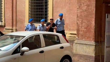 BILD-Reporter bei Haftvorführung in Bologna - "Der Pipeline-Attentäter wirkt sehr gelassen!"