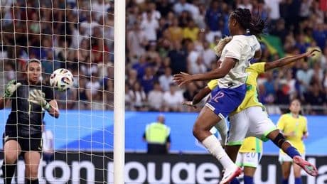 Avant l’Euro 2025, l’équipe de France féminine de football renverse les Brésiliennes malgré une entame ratée