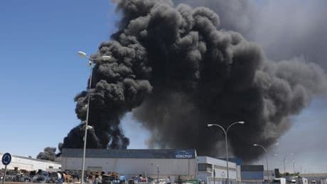 An explosion at a chemical plant near Spain's Seville leads to warnings for thousands