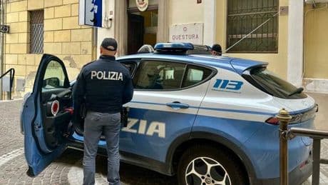 Rapina durante una perquisizione, arrestati tre poliziotti a Roma: hanno rubato 36mila da una cassaforte