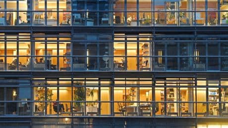 IW-Studie: Längere Arbeitstage kein Gesundheitsrisiko für Büroangestellte