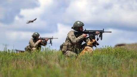 MSB: Irak’ın kuzeyindeki barınma alanlarından kaçan 3 PKK’lı terörist teslim oldu