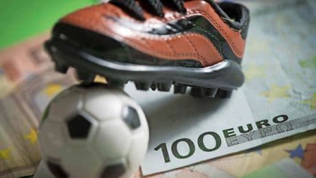 Voetbalclubs mogen alleen in deze periode transfers doen