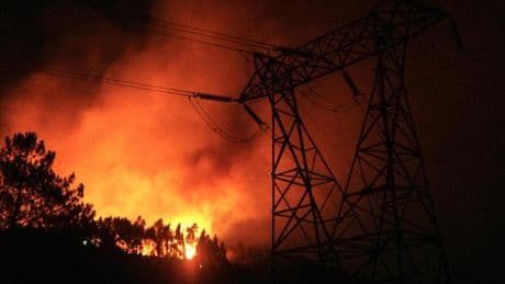 Los incendios de Galicia obligaron a desalojar esta noche a 100 personas en Oia, Vilaboa y Carballedo