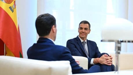 Sánchez acerca posiciones con el PNV y aplaza a septiembre la ofensiva política, el diálogo con Junts y las iniciativas polémicas