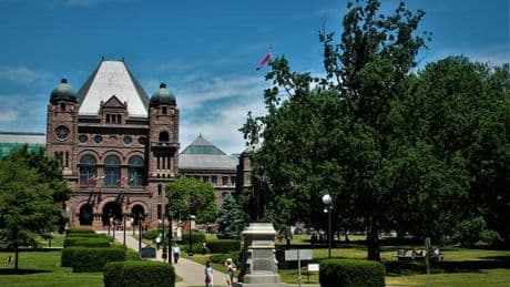 À la veille de la rentrée universitaire canadienne, le stress des Français sans permis d’études