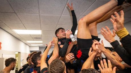 Pedri, manteado tras su partido 200 con el Barça