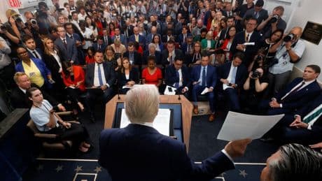 Trump zet z’n dreigement door en stuurt militairen naar Washington, waarvan hij een dystopisch beeld schetst