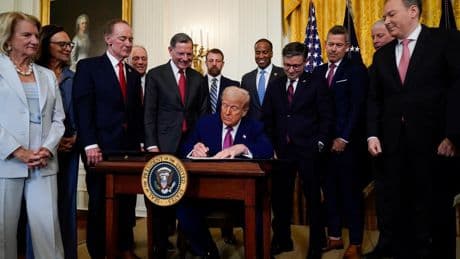 « Big Beautiful Bill », « GENIUS Act »… La rhétorique de Trump s’invite dans le nom des lois