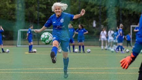 Kick it like Karin - Das ist Deutschlands älteste Fußballerin
