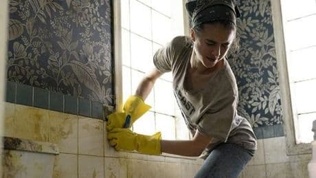 Limpiadoras y trabajadoras del hogar buscan su sitio en la cultura: "La relación entre señores y sirvientes fascina y horroriza a partes iguales"