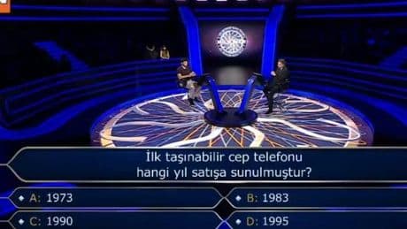 İlk taşınabilir cep telefonu hangi yıl satışa sunulmuştur?