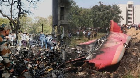 Hindistan'da 10 dakikayla uçağa yetişemedi, kazadan kurtuldu