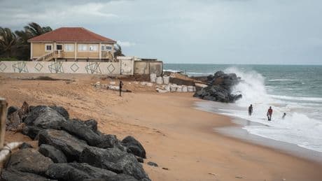 Au Togo, la menace de l’érosion : « La mer mange nos maisons »