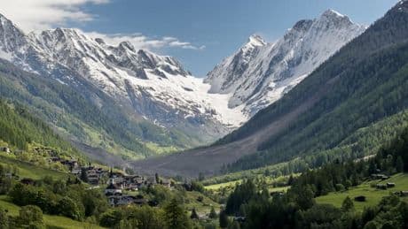 "La vallée pourrait être inondée": de vastes inondations redoutées après le gigantesque éboulement d'un glacier en Suisse