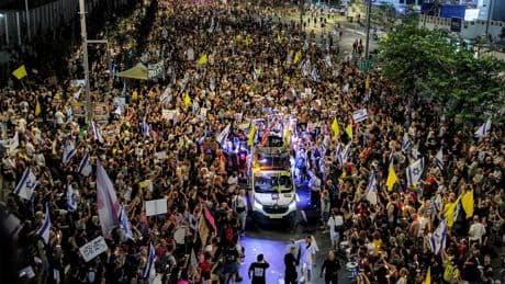 ‘We moeten weg uit Gaza’: Tienduizenden Israëliërs protesteren tegen regering