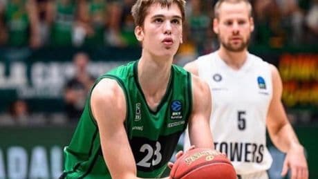 Ruzic, que viaja a las pruebas de Draft, será baja ante Baskonia