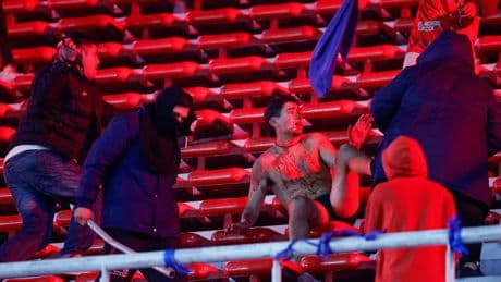 Terror en un estadio: las imágenes de la brutal pelea entre hinchas en Argentina