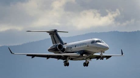 Pourquoi Embraer, le petit poucet derrière Boeing et Airbus, est l'une des entreprises les plus exposées au monde aux droits de douane de Trump