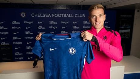 Chelsea: Olivier Giroud sends message to Liam Delap over 'cursed' No9 shirt