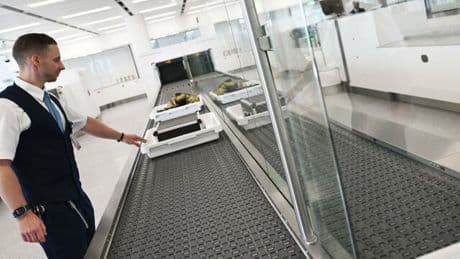 Kontrollen am Flughafen: Fliegen mit mehr Flüssigkeit: EU erlaubt neue Gepäckregeln