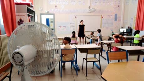 « Plus de 32 °C dans la classe en juin » : un rapport alerte sur l’urgence de la rénovation des écoles