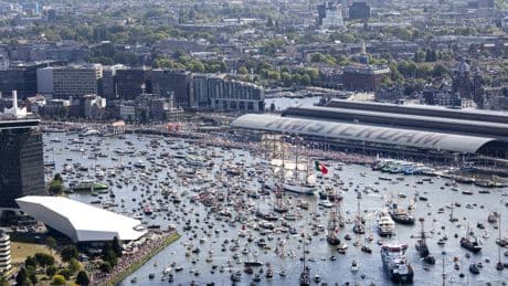 Zien: de spectaculaire aankomst van talloze schepen tijdens de Sail-in Parade