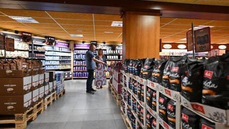 Maakt Brussel een einde aan duurdere boodschappen in Nederlandse supermarkten?