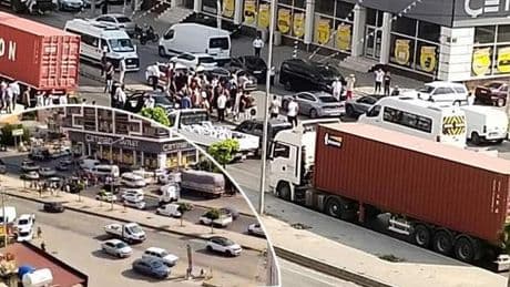 İzmir'de otomobile tüfekli saldırı; 3 ölü, 1 yaralı
