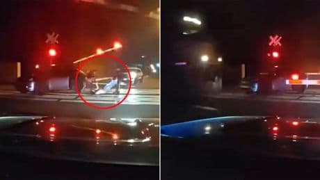 Salvan a un conductor segundos antes de ser atropellado por un tren