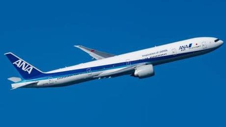 Paura sul volo Tokyo-Houston, passeggero prova ad aprire il portellone: cosa è successo