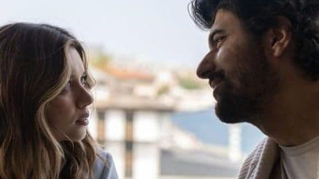 İki ünlü yıldız Afra Saraçoğlu ve Engin Akyürek, İstanbul tanıtımı için çekilen mini dizinin başrolünde