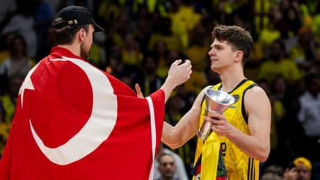 Şampiyon Fenerbahçe Beko yurda döndü: 'Avrupa fatihi olduk'