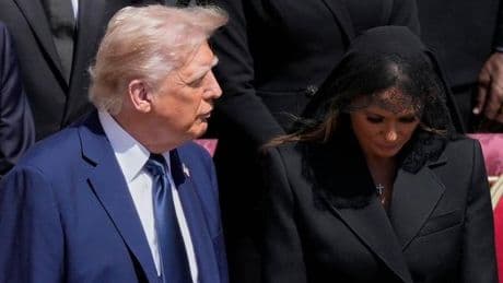 Vor Papst-Wahl: Trump verbreitet Bild von sich als Papst