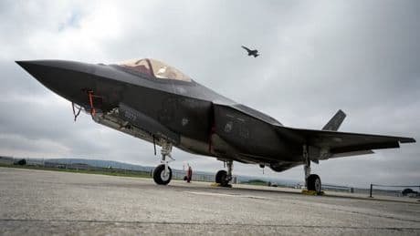 Plutôt que des Rafale ou des Eurofighter européens, la Suisse a opté pour des F-35 américains... qui s'avèrent plus chers que prévu à cause de l'inflation