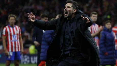 Simeone recuerda el penalti anulado a Julián Álvarez: &quot;Difícil ponerle una palabra a algo tan violento, nos sentimos ultrajados&quot;