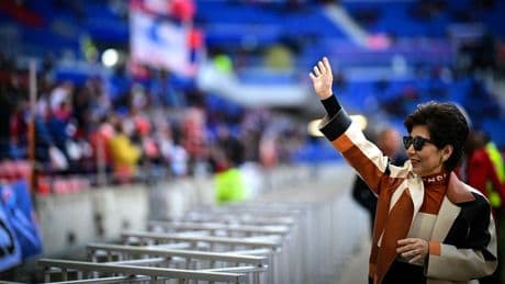 « Elle nous donne les conditions pour réussir » : après l’OL féminin, la milliardaire Michele Kang au défi de l’OL masculin