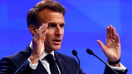 Emmanuel Macron appelle le gouvernement à maintenir le cap écologique après la suspension de MaPrimeRénov’