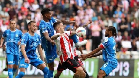 Sivasspor taraftarından tesislerin önünde protesto