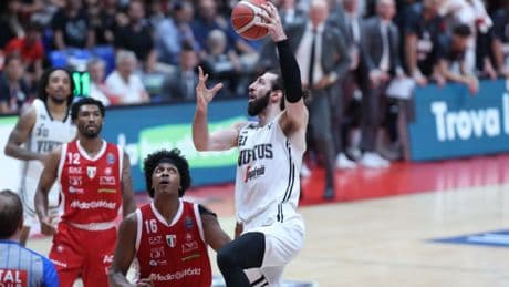 Shengelia se lleva un duelo estelar con Mirotic para meter en la final al Virtus Bolonia