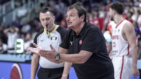 Ergin Ataman'dan Yunanistan maçı için hava yolu şirketlerine flaş çağrı