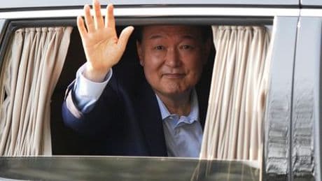 Südkorea: Abgesetzter Präsident Yoon Suk-yeol geht mit Trump-Mütze und zehn Haustieren
