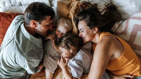 Praat mee: Zouden jonge ouders in Nederland een geboortebonus moeten krijgen?
