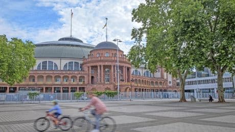 Platz vor der Festhalle: Vor der Gudd Stubb bleibt es öde