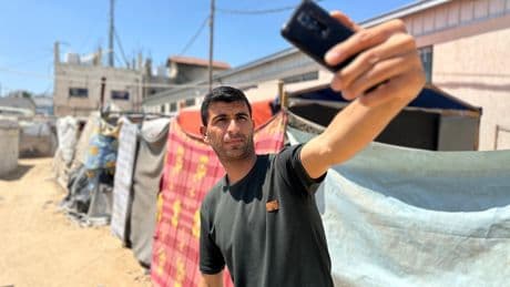 “Hola, soy Ahmed, desde Gaza”: diario del hambre, la huida y el miedo