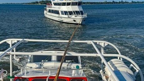 Ostsee: Fähre mit 150 Menschen auf Grund gelaufen - Seenotretter helfen