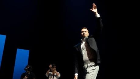 Loin du populisme lepéniste, Jordan Bardella érige la « raisonnable » Giorgia Meloni en modèle