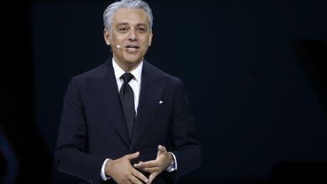 Luca De Meo lascia Renault e sceglie il lusso di Kering: «Il futuro dell’Europa non è più l’auto»