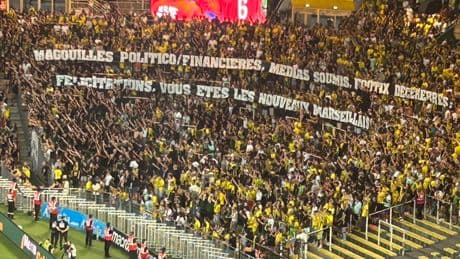 Ligue 1 : «Magouilles politico-financières, médias soumis, footix décérébrés», la banderole hostile au PSG des supporters nantais