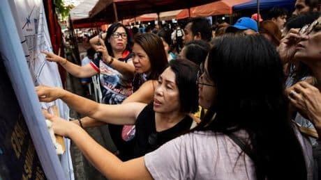 Aux Philippines, un scrutin de mi-mandat sous forme de duel entre les dynasties au pouvoir